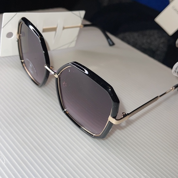 Aldo Oversized Sunglasses - Picture 4 of 6